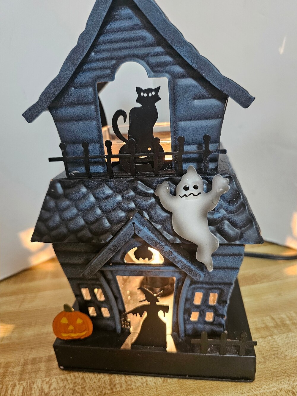 Scentsy Haunting Good Time Halloween Haunted House Wax Warmer Retired Euc